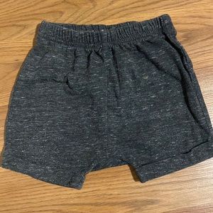 ✨8/$10. Infant Old Navy Shorts. 12-18 months